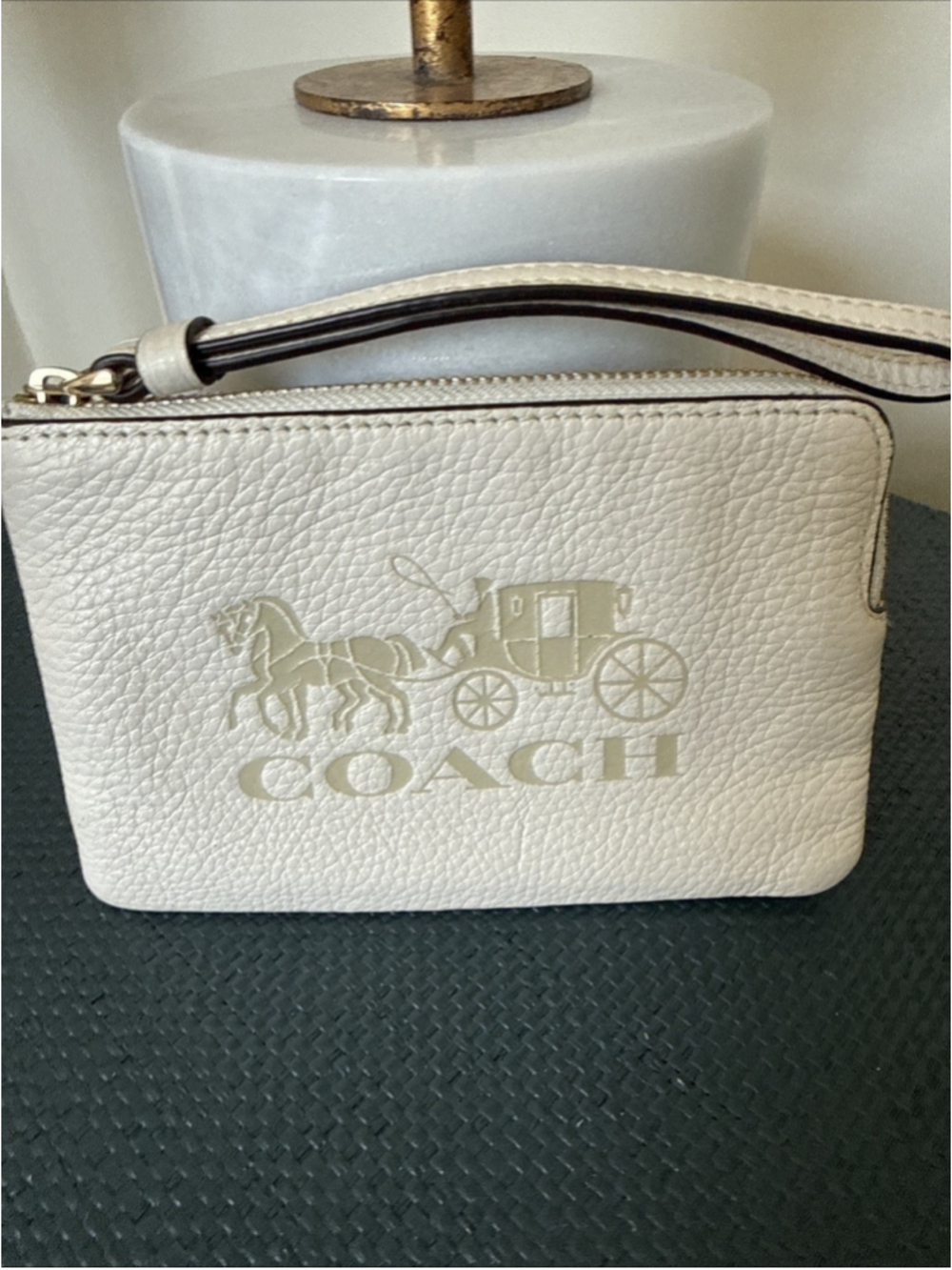 Coach Pebble Leather Jes Corner Zip Horse & Carriage Wristlet IM/Chalk #3580